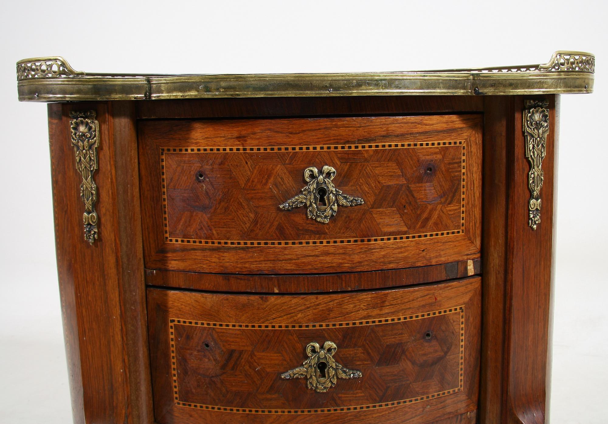 BYRÅ, Louis XVI-stil. 1900-tal.