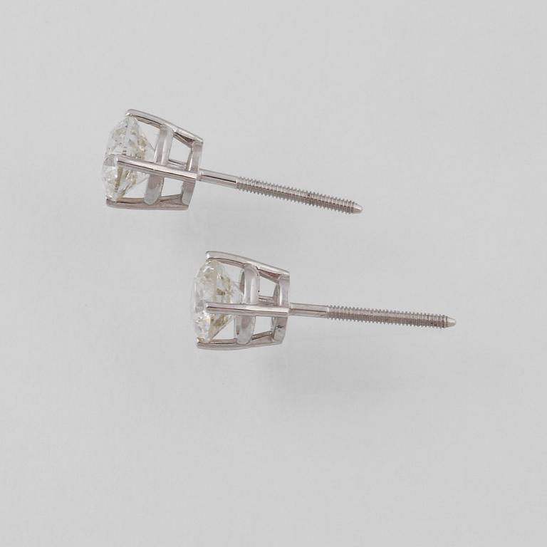 ÖRHÄNGEN, 14K vitguld med briljantslipade diamanter ca 1.00 ct. Vikt 0,9 gram.