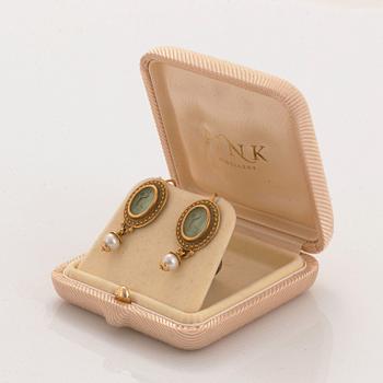 Tagliamonte earrings with intaglio and pearl.