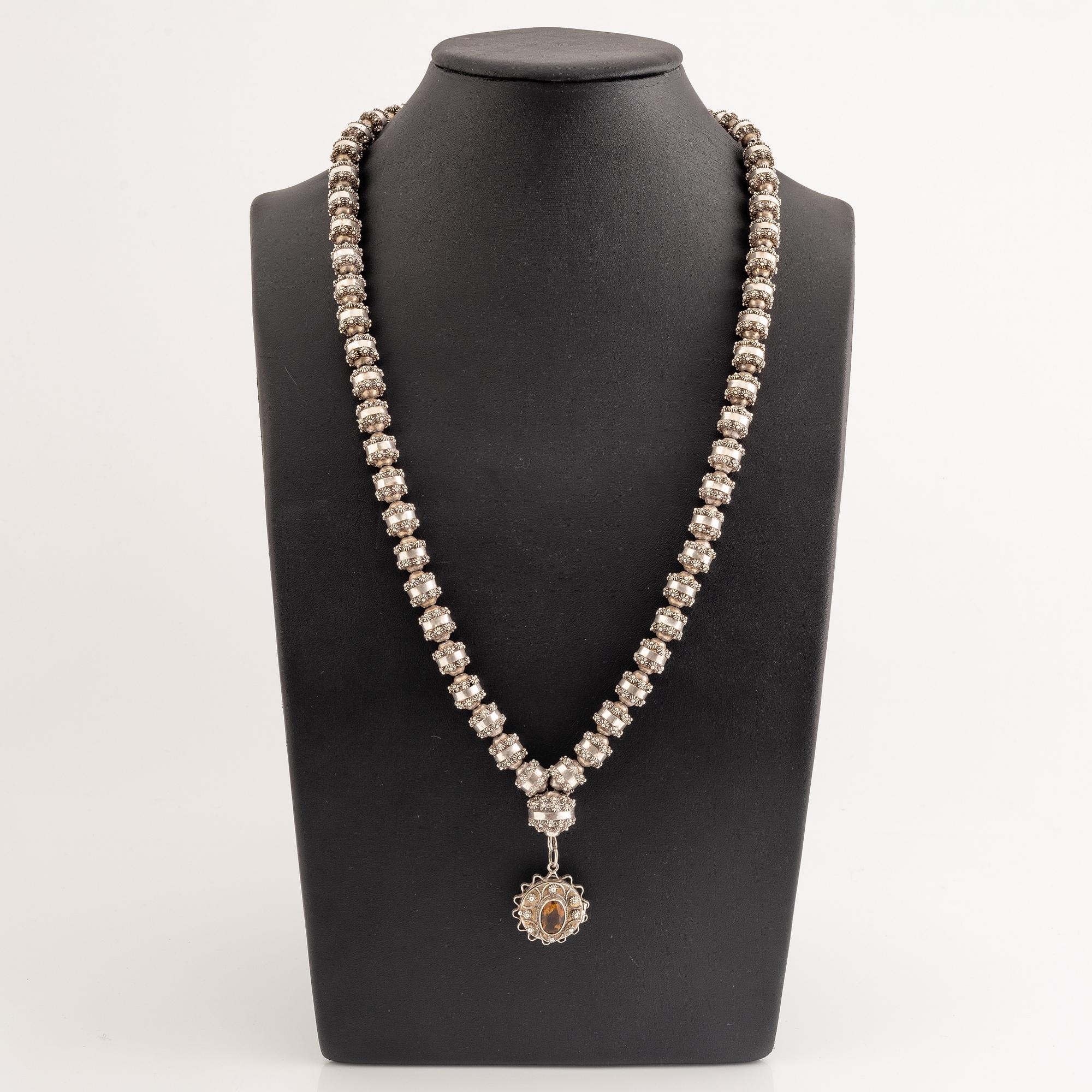 Collier med medljong samt armband silver, Mexiko.