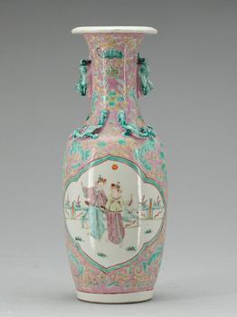VAS, porslin. Kina, sekelskiftet 1800/1900.