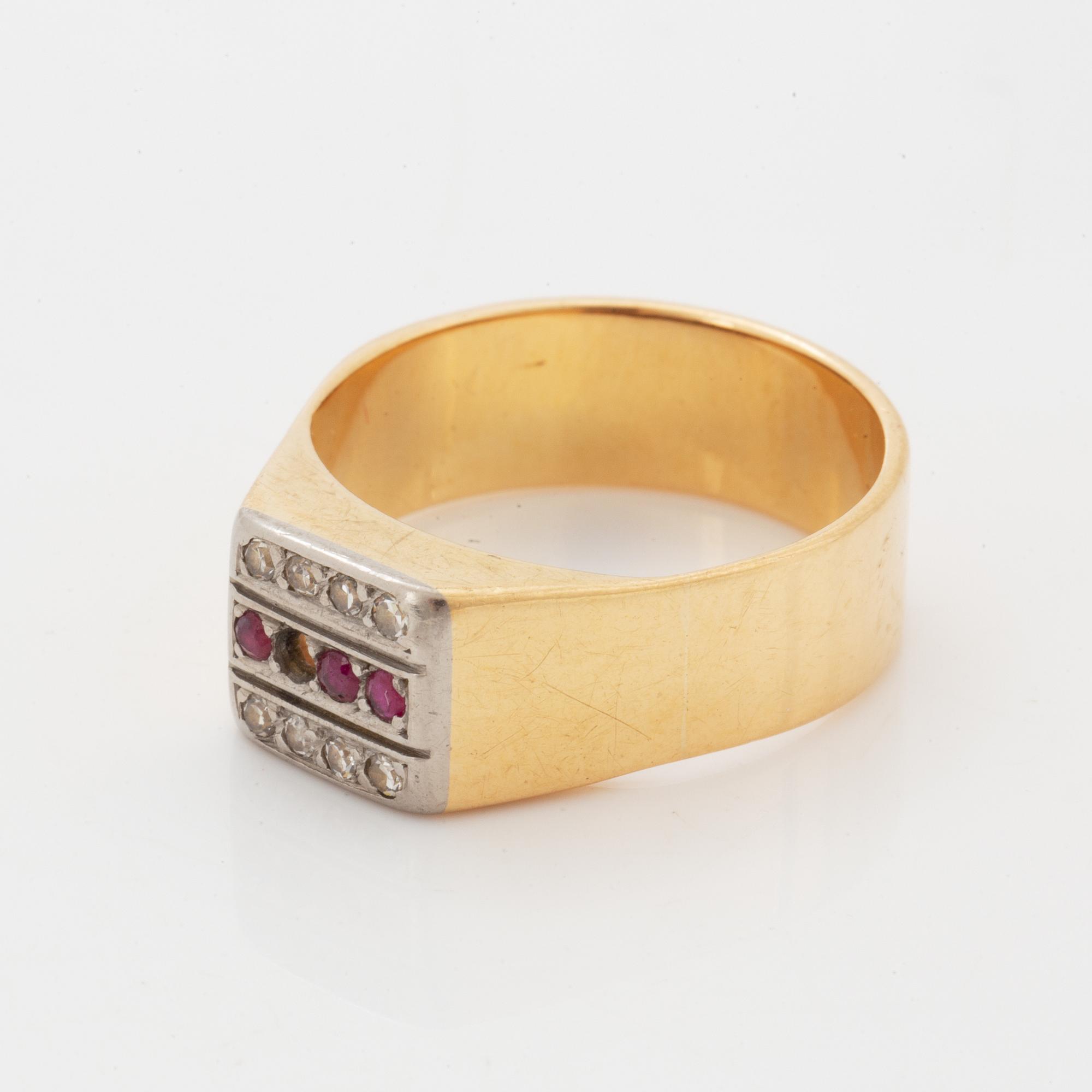 Ring, 18K guld med rubiner och små åttkantslipade diamanter.