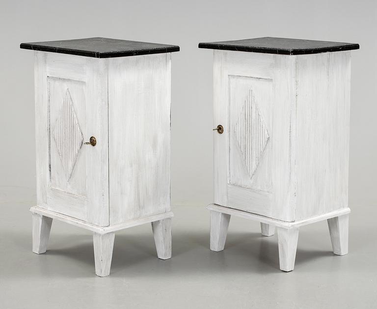 SÄNGBORD, gustaviansk stil, 1900-talets första hälft.