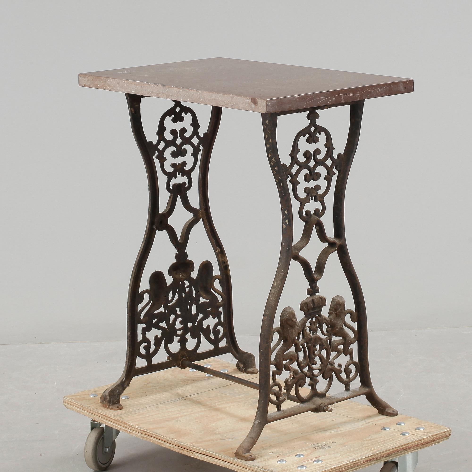 TRÄDGÅRDSBORD, mestadels sekelskiftet 1900.