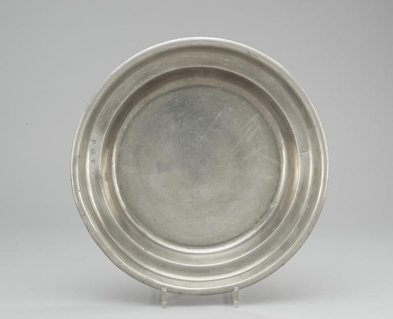 A Swedish pewter plate, makers mark by Anders Åkerman, Söderhamn (1772-1798).