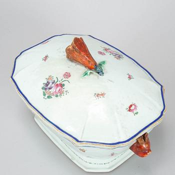 A famille rose tureen with cover, Qing dynasty, Qianlong (1736-95).