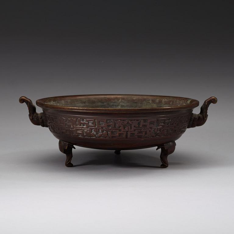 A bronze tripod censer, Qing dynasty (1644-1912), with Xuande six character mark.