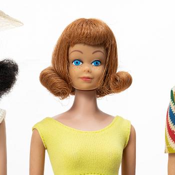 Barbiedockor, 4 st, samt kläder och accessoarer, Mattel, 1960-tal.