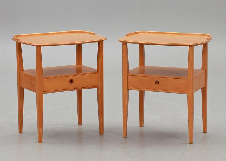 SÄNGBORD, ett par. NK 1900-talets andra hälft.