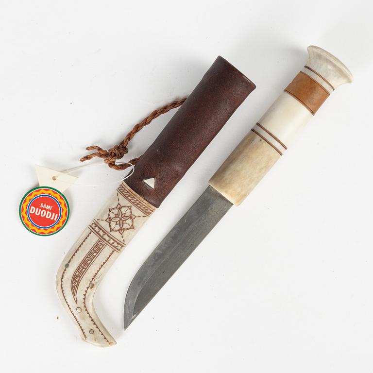 A reindeer horn knife by Bo Sunna, signed.