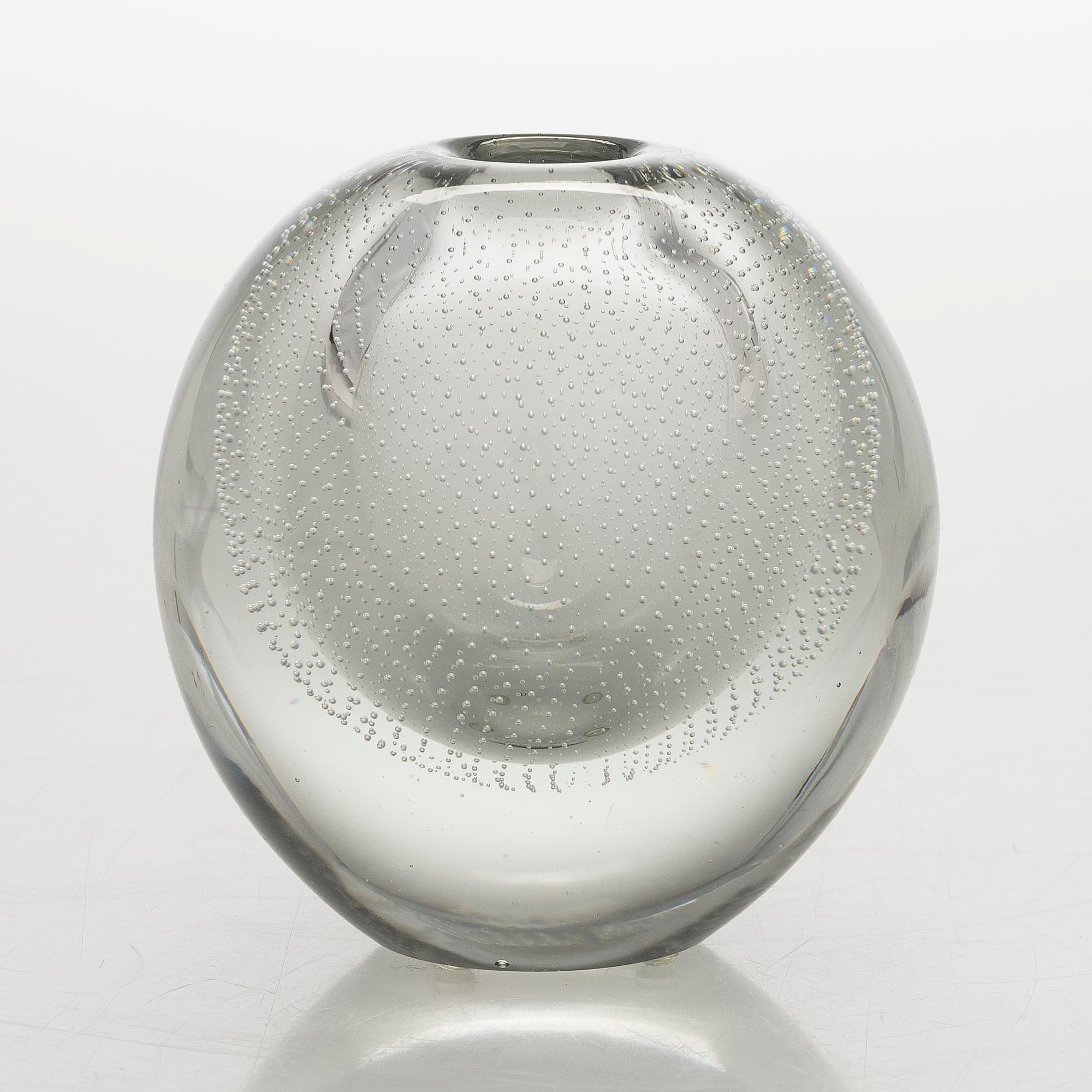 Gunnel Nyman, vas, modell "GN 17", signerad G. Nyman Nuutajärvi Notsjö -54. Formigiven 1947.