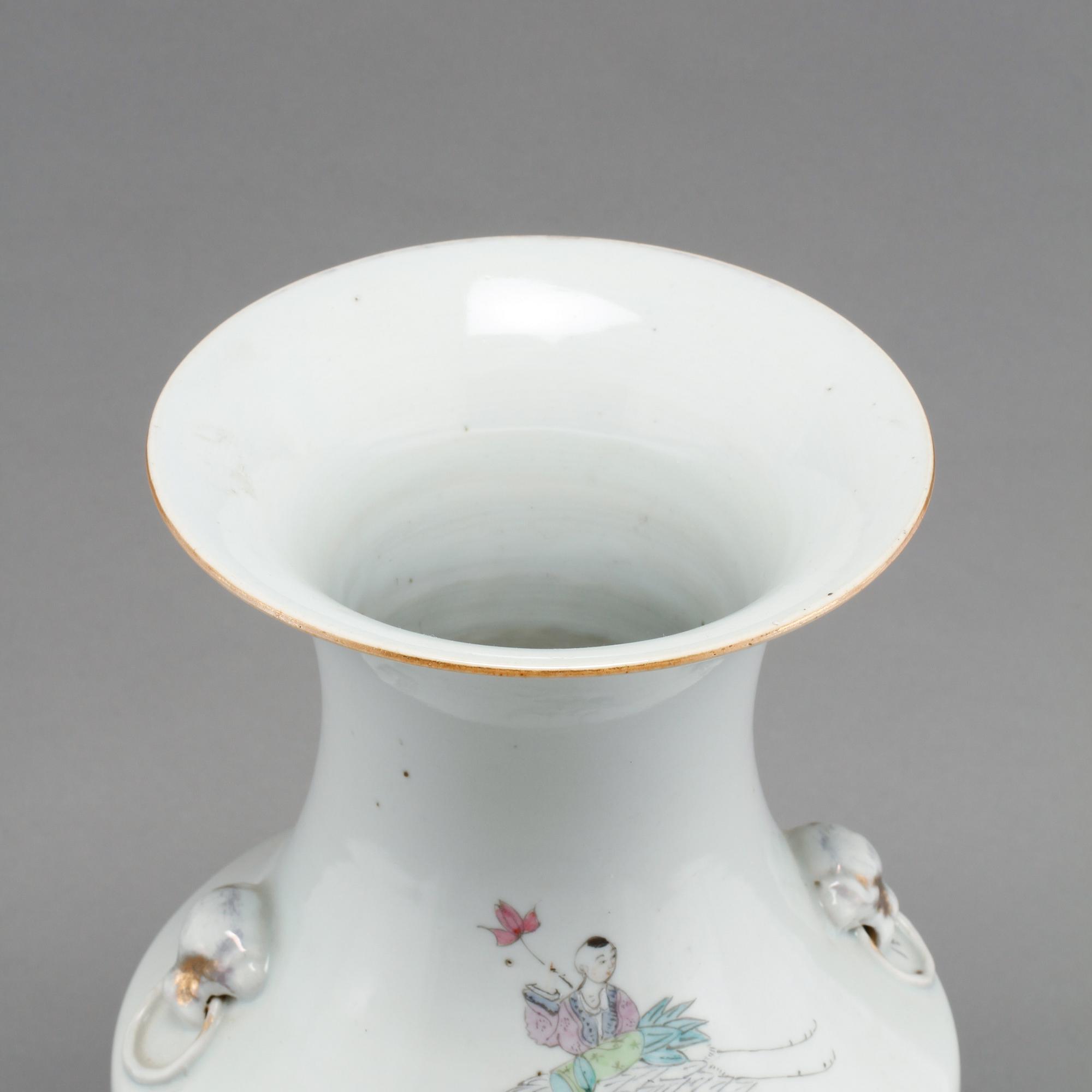 GOLVURNA, porslin, Kina, 1800-tal.