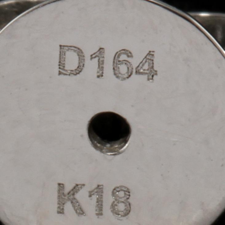 ÖRHÄNGEN, 18k vitguld med totalt 14 briljantslipade diamanter, 1.64 ct. Total vikt 3 g.