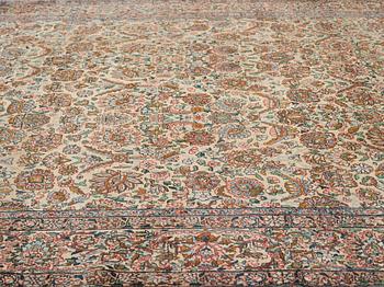 A carpet, a semi-antique Kerman, ca 510,5-513 x 315-318,5 cm.