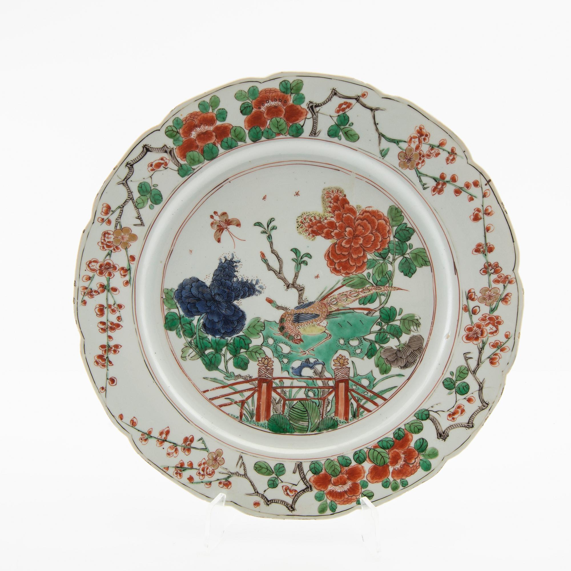 A Chinese famille verte porcelain dish, Qing dynasty, Kangxi (1662-1722).