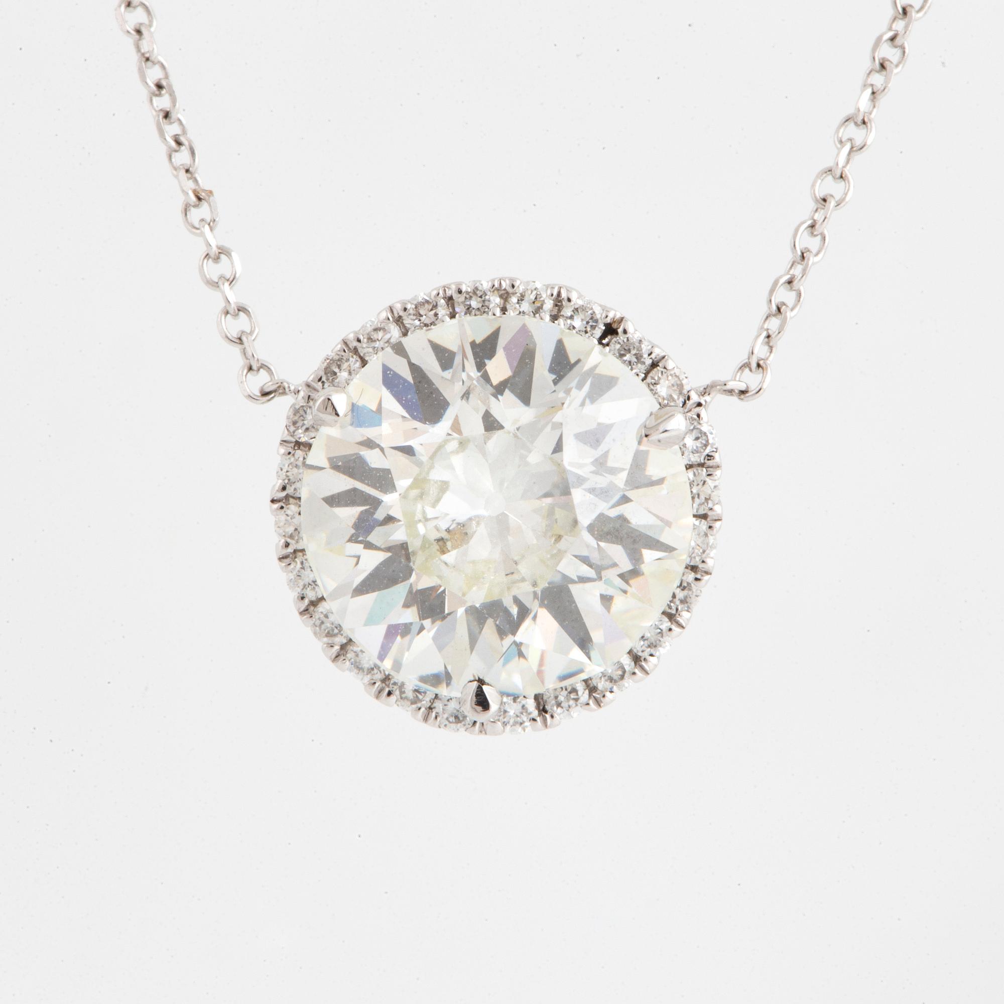 1,91 ct diamond necklace.