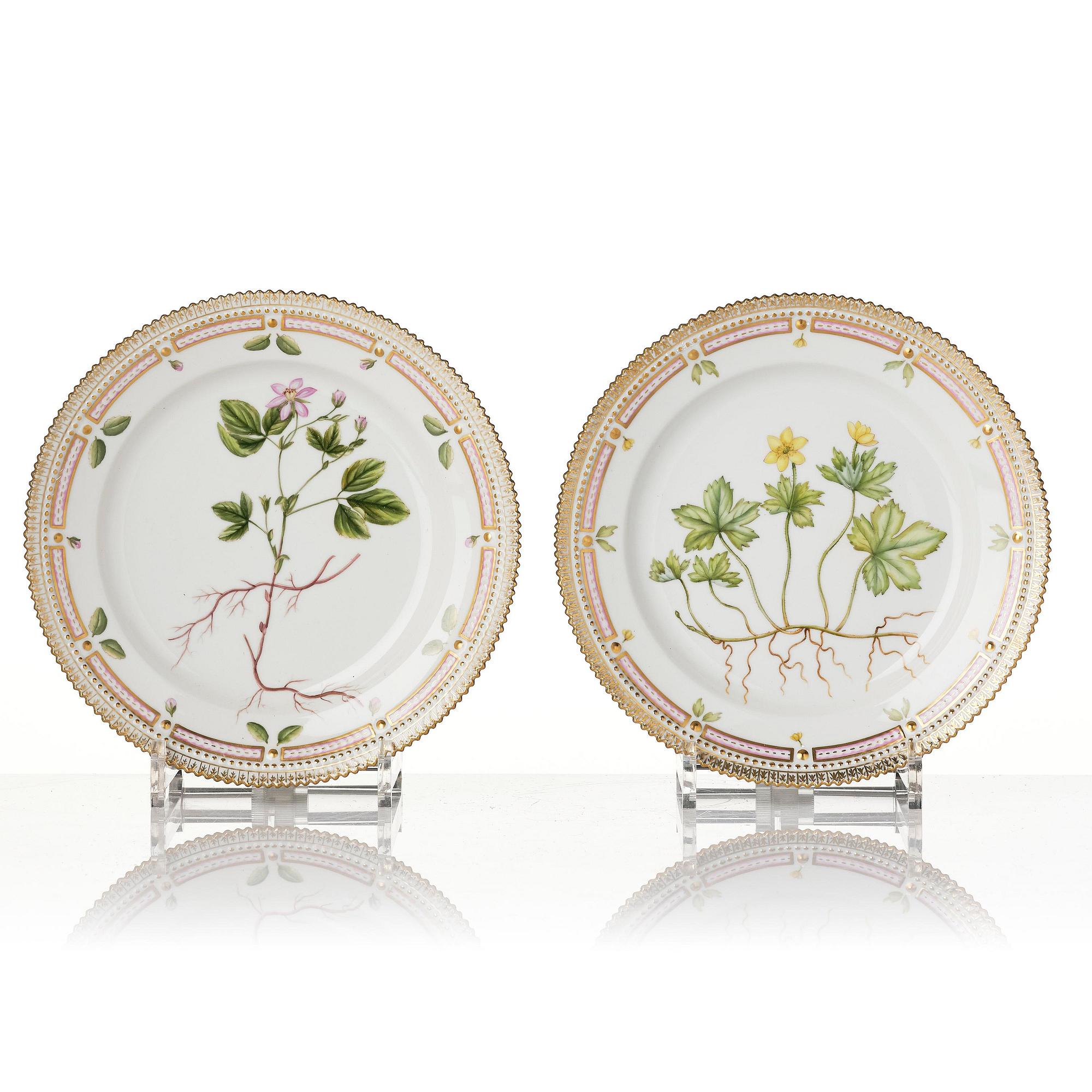 A set of 12 Royal Copenhagen 'Flora Danica' lunch plates, Denmark, 20th century.