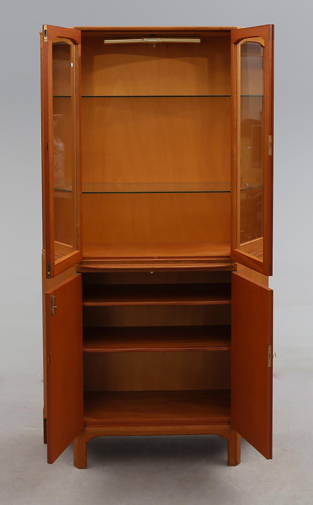 VITRINSKÅP, "Undantaget", Carl Malmsten, 1900-talets andra hälft.