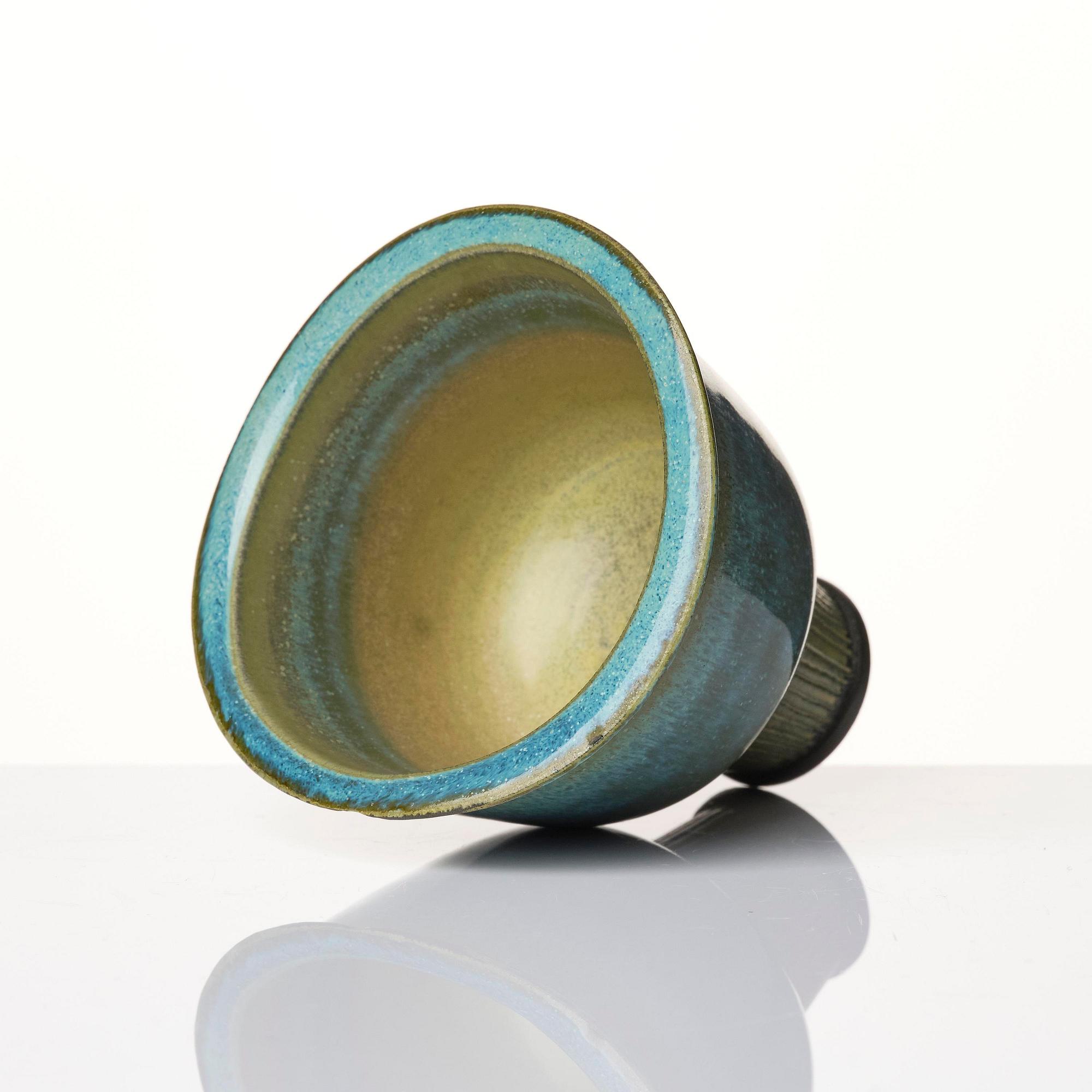 Wilhelm Kåge, a set of three Farsta stoneware footed bowls, Gustavsberg Studio 1950s.