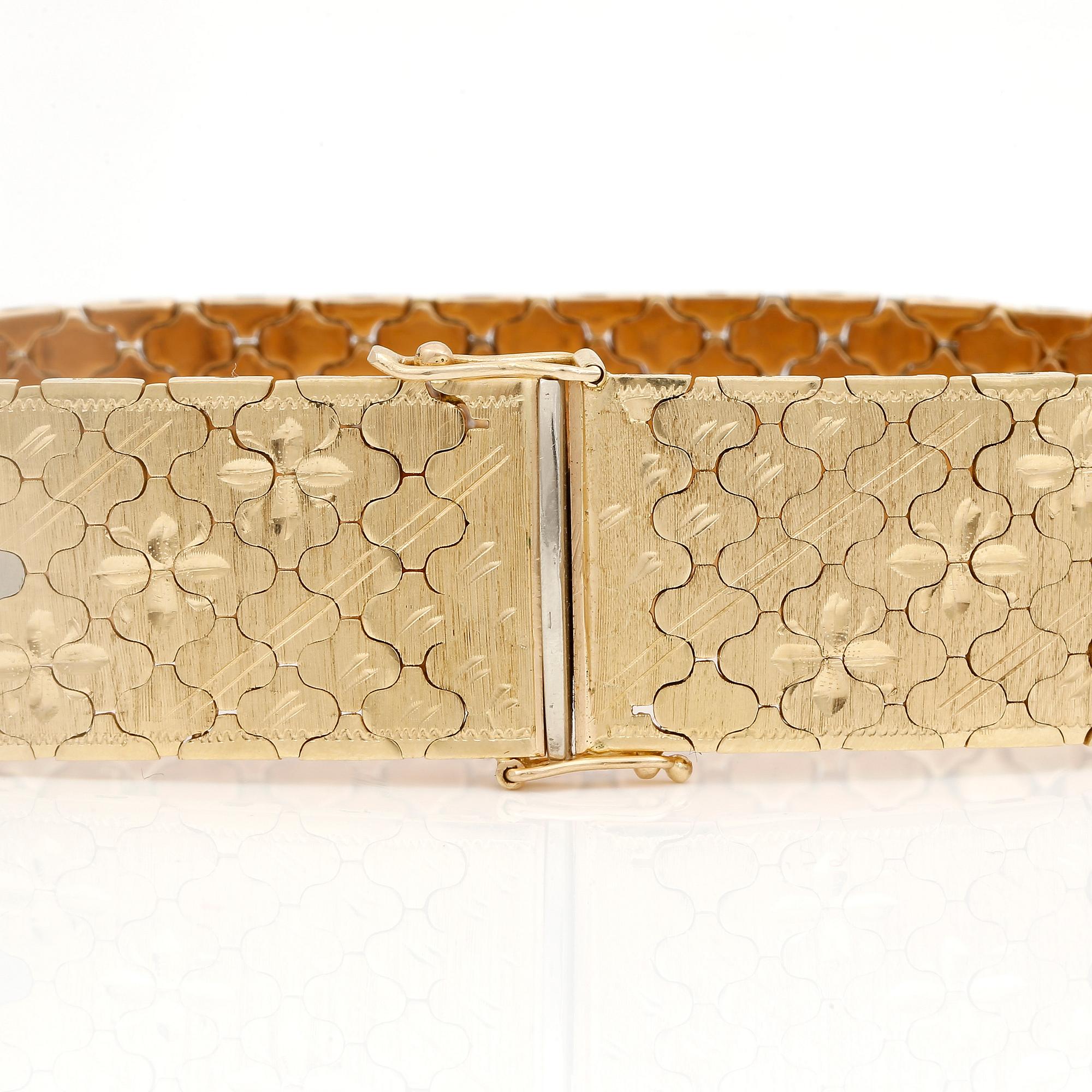 ARMBAND, tvåfärgat 18K guld, Vincenza, Italien, 1900-talets sista kvartal. Total vikt 57 g.