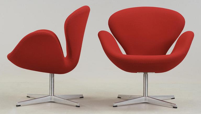 FÅTÖLJER, ett par, "Svanen", Arne Jacobsen, Fritz Hansen.