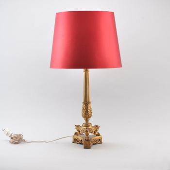 BORDSLAMPA, förgylld mässing, gustaviansk stil, 1900-talets första hälft.