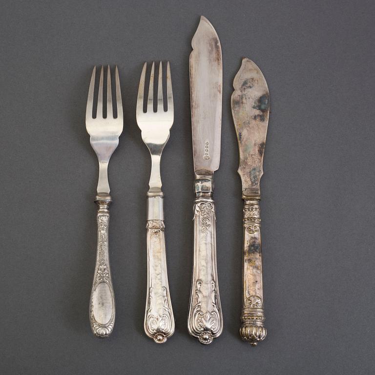 A 22-piece set of silver and silverplated fish cutlery from Sheffield, England, 1904.