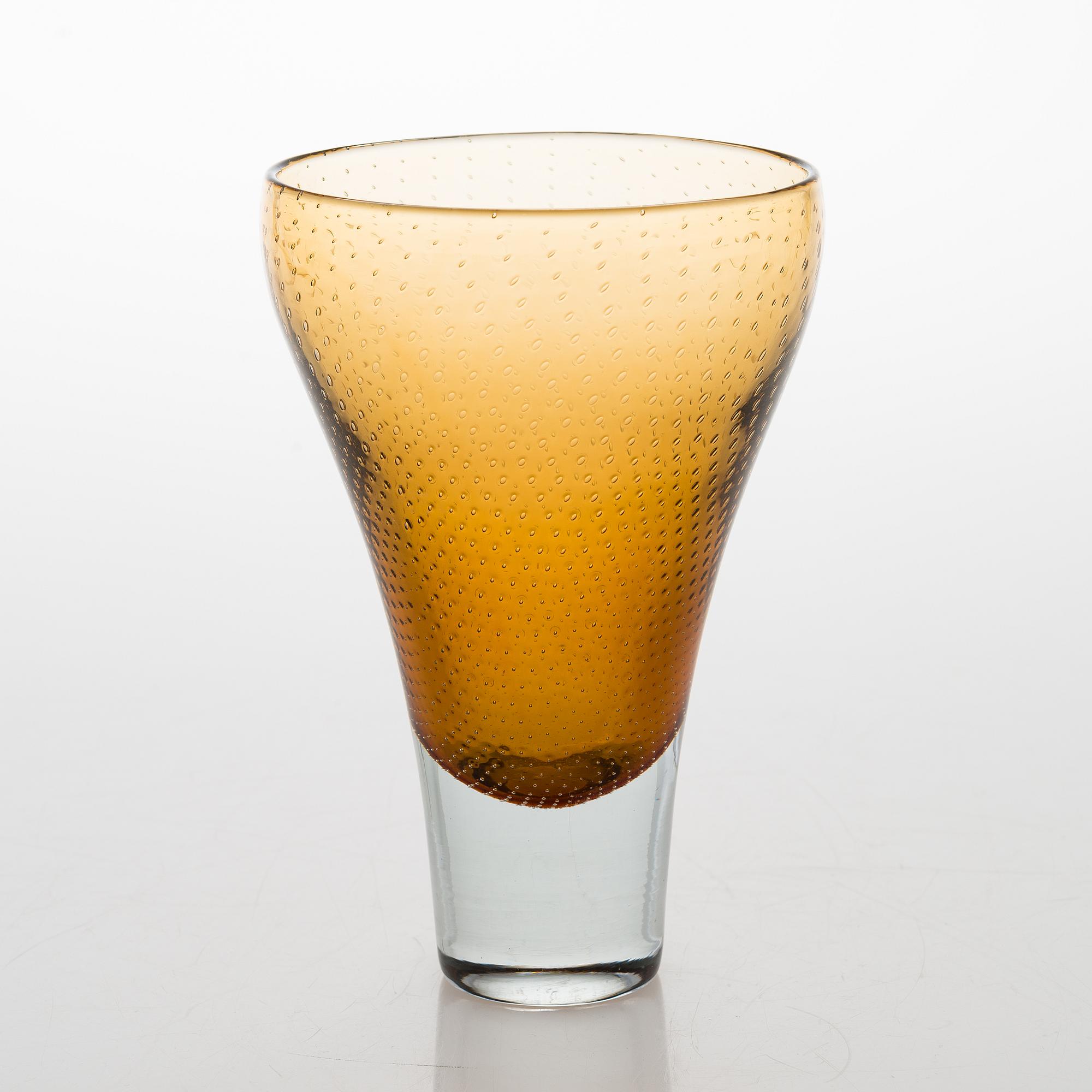 GUNNEL NYMAN, VAS, glas, signerad med syrapenna G. Nyman Nuutajärvi Notsjö.