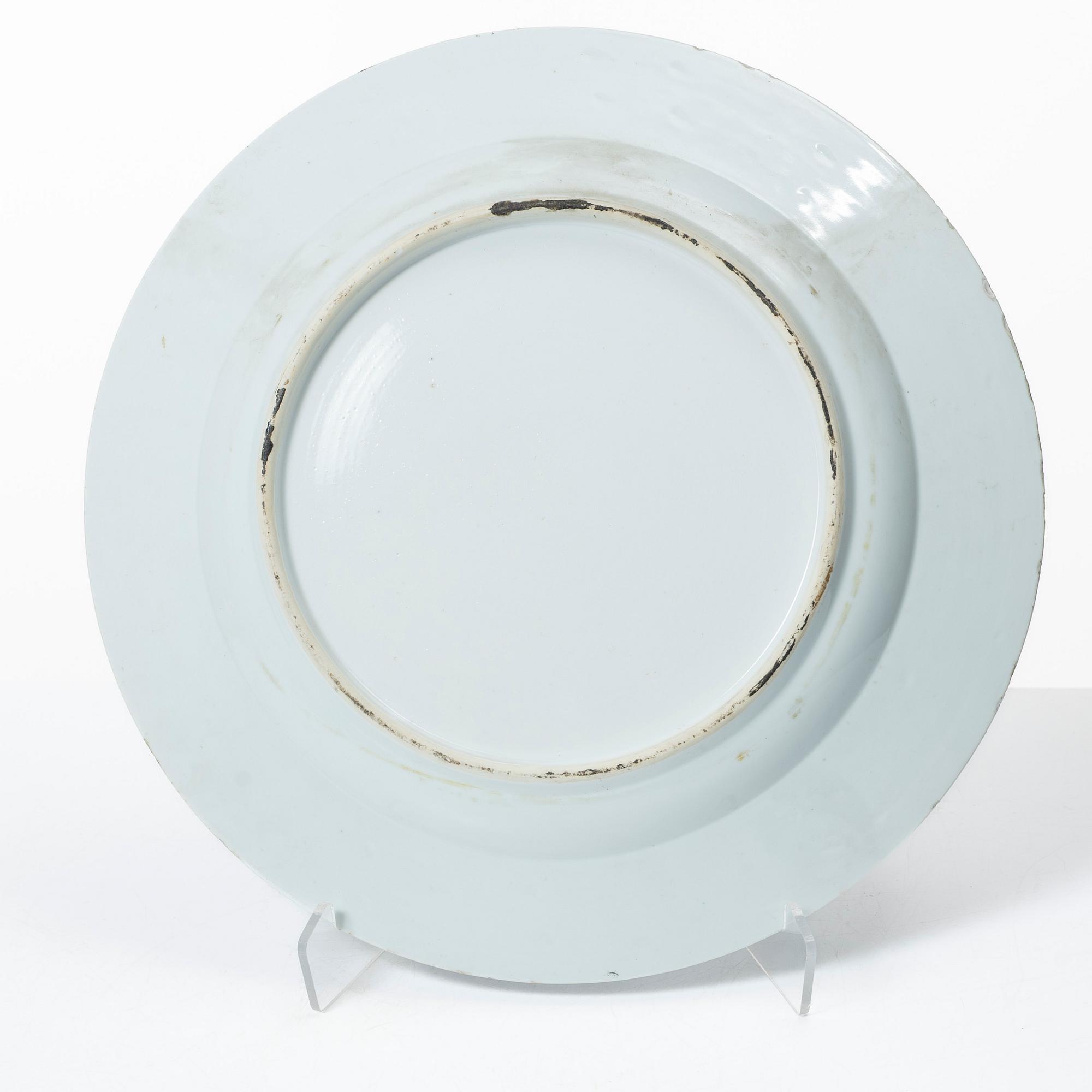 A porcelain dish, China, late Qing, circa 1900.