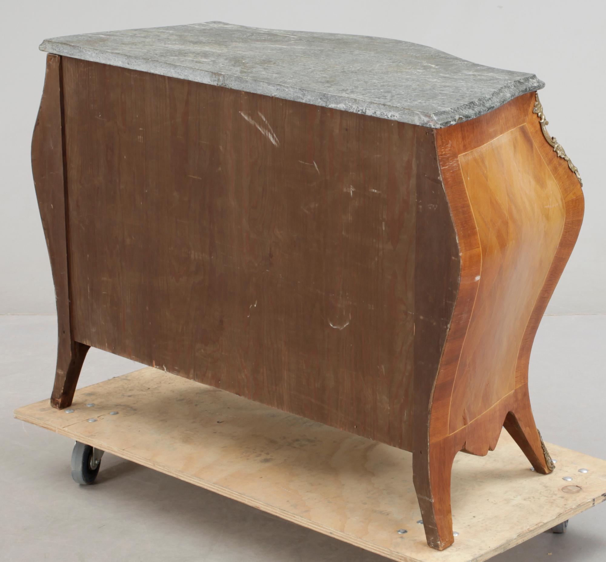 BYRÅ, rokokostil, 1900-talets första hälft.