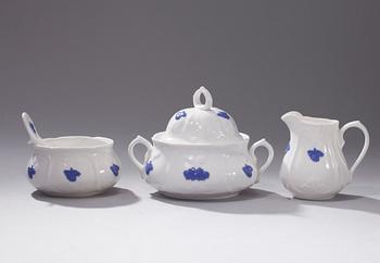 KAFFESERVIS, 17 delar, porslin, "Blå blom" Old Gustavsberg.
