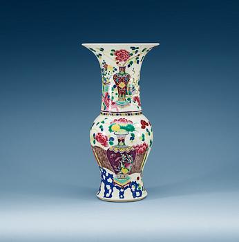 1478. A famille rose vase, Qing dynasty, 19th Century, with Kangxis six character mark.