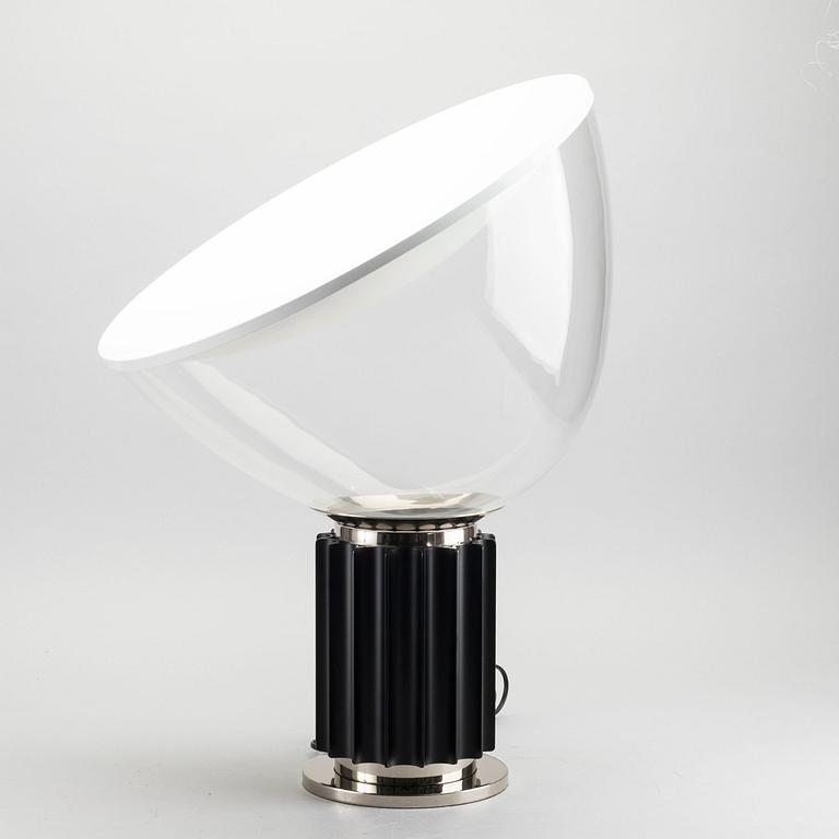 A TABLE LAMP "TACCIA DIMMER MUVIS" ACHILLE CASTIALIONI AND PIER GIACOMO, FLOS.