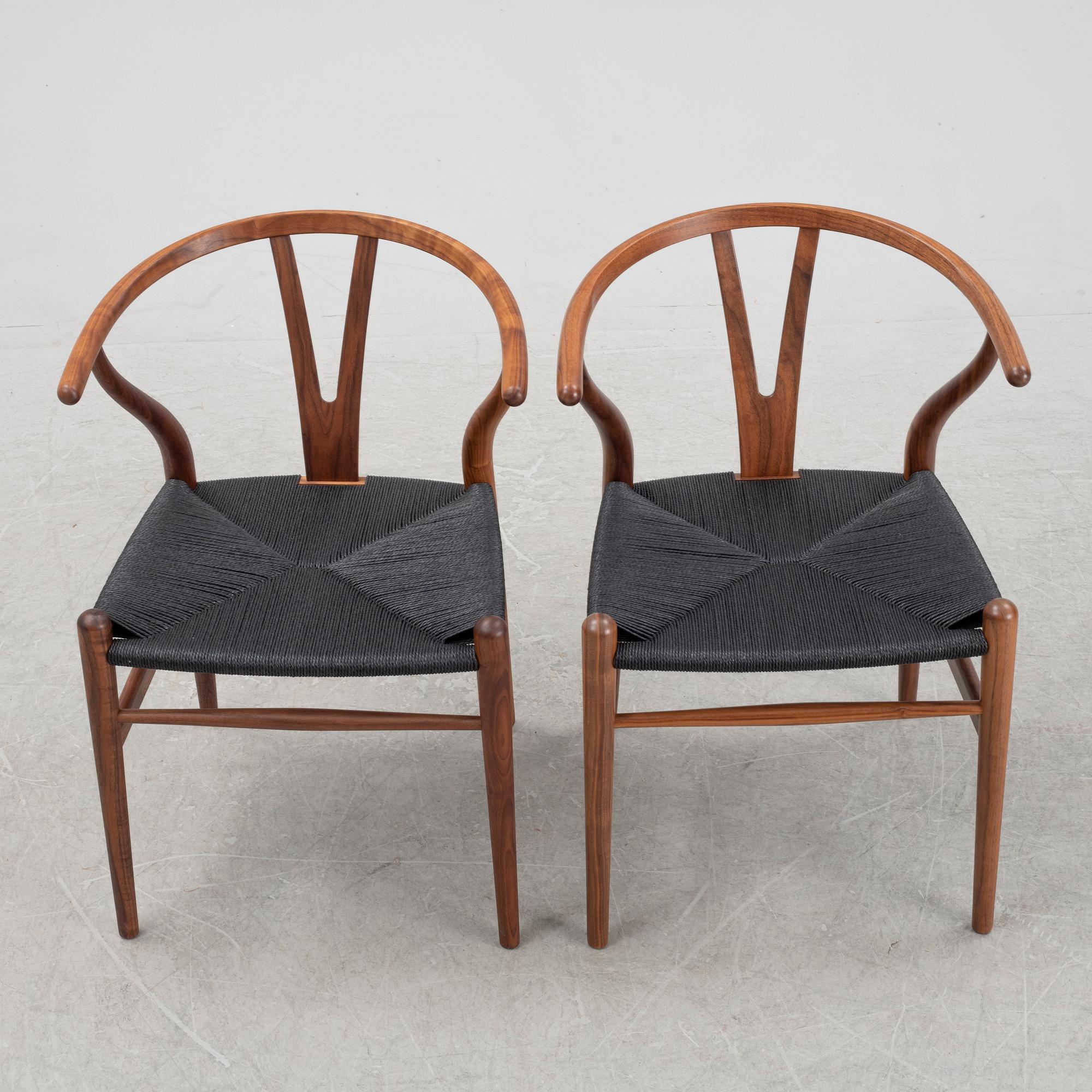 Hans J Wegner, stolar, ett par, "Y-Stolen", Carl Hansen & son, Danmark, formgiven 1949.