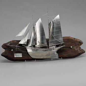 URBAN STRÖM, 2 st, väggskulpturer, signerade och daterade -82 och -83.