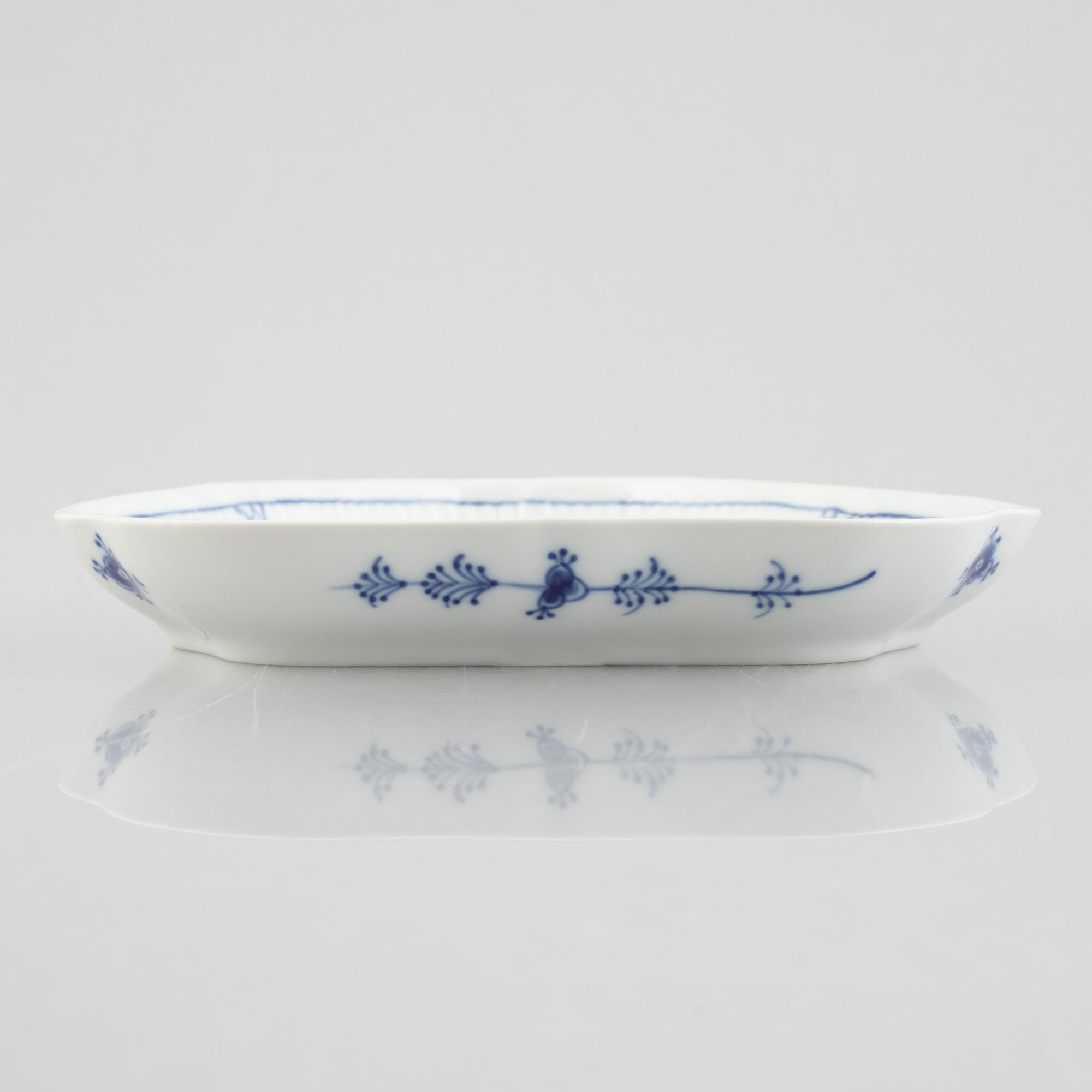 A 'Blue Fluted' / 'Musselmalet rifflet', porcelain dish, Royal Copenhagen, model 27, 1967.