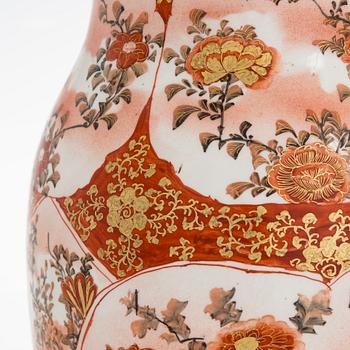 A Japanese porcelain vase from the Meiji period (1868-1912) .