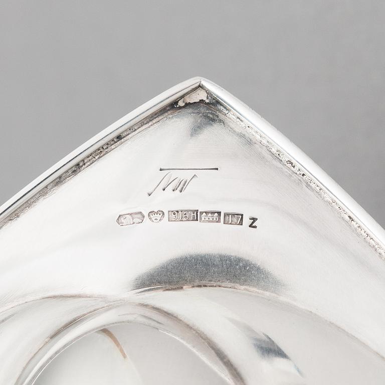 Tapio Wirkkala, Plate 'TW 100' in silver (916), marked TW, Kultakeskus oy, Hämeenlinna 1962.