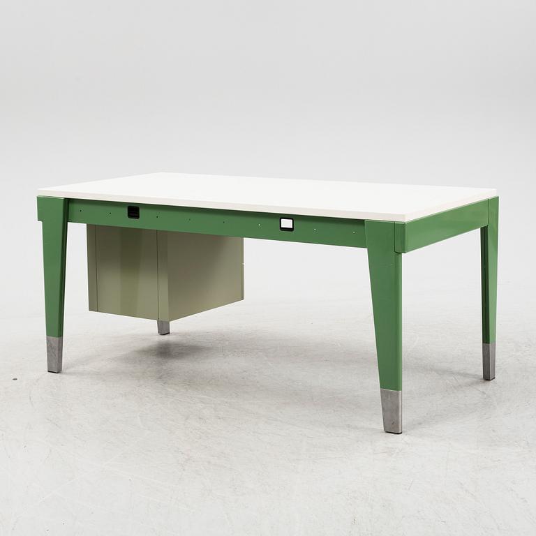 Jean Prouvé, skrivbord, "Bureau Métallique 1946", ur serien Prouvé RAW office edition, G-Star, Vitra, 2000-tal.