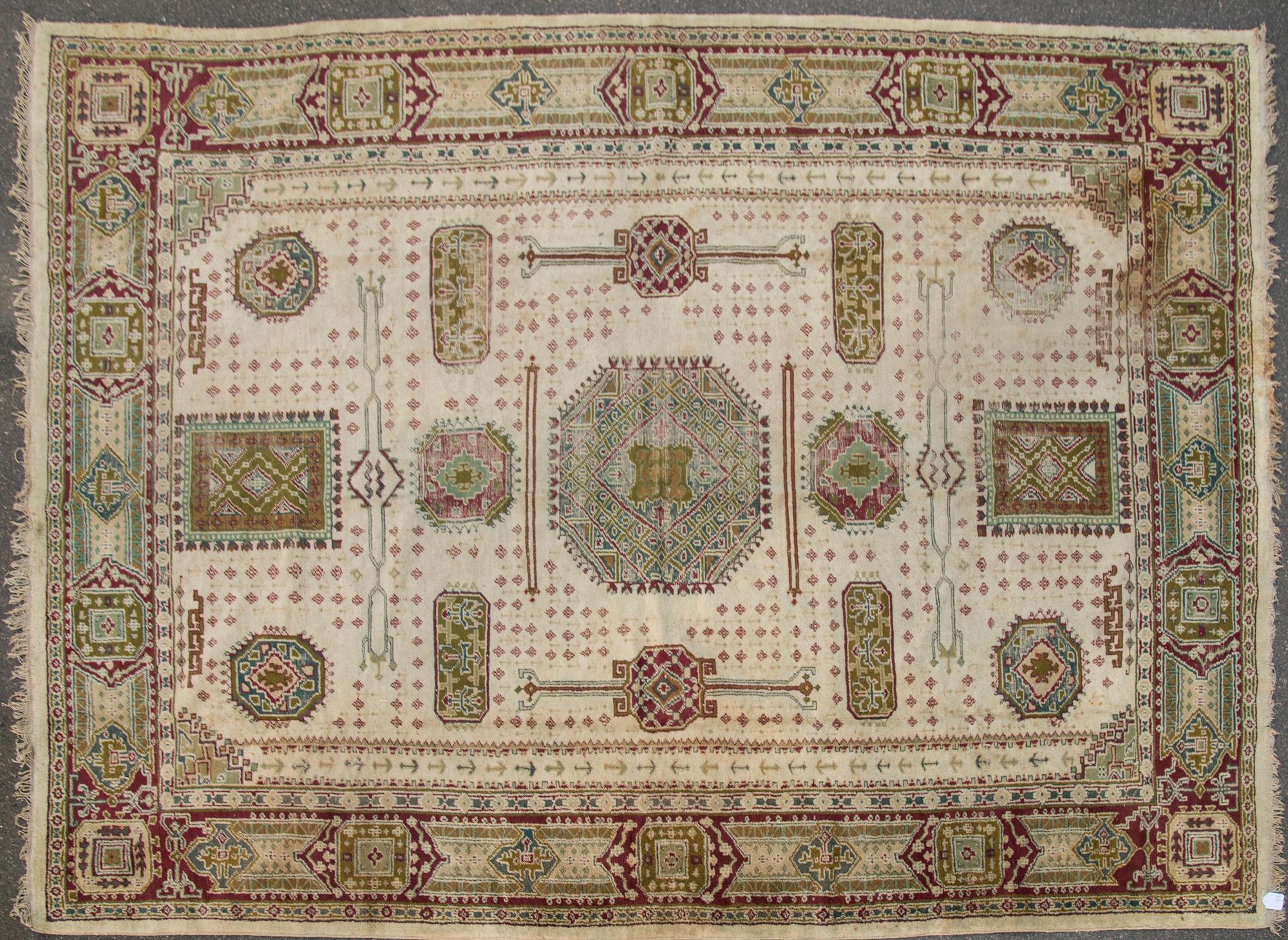 MATTA, semiantik. Ca 363 x 292 cm.