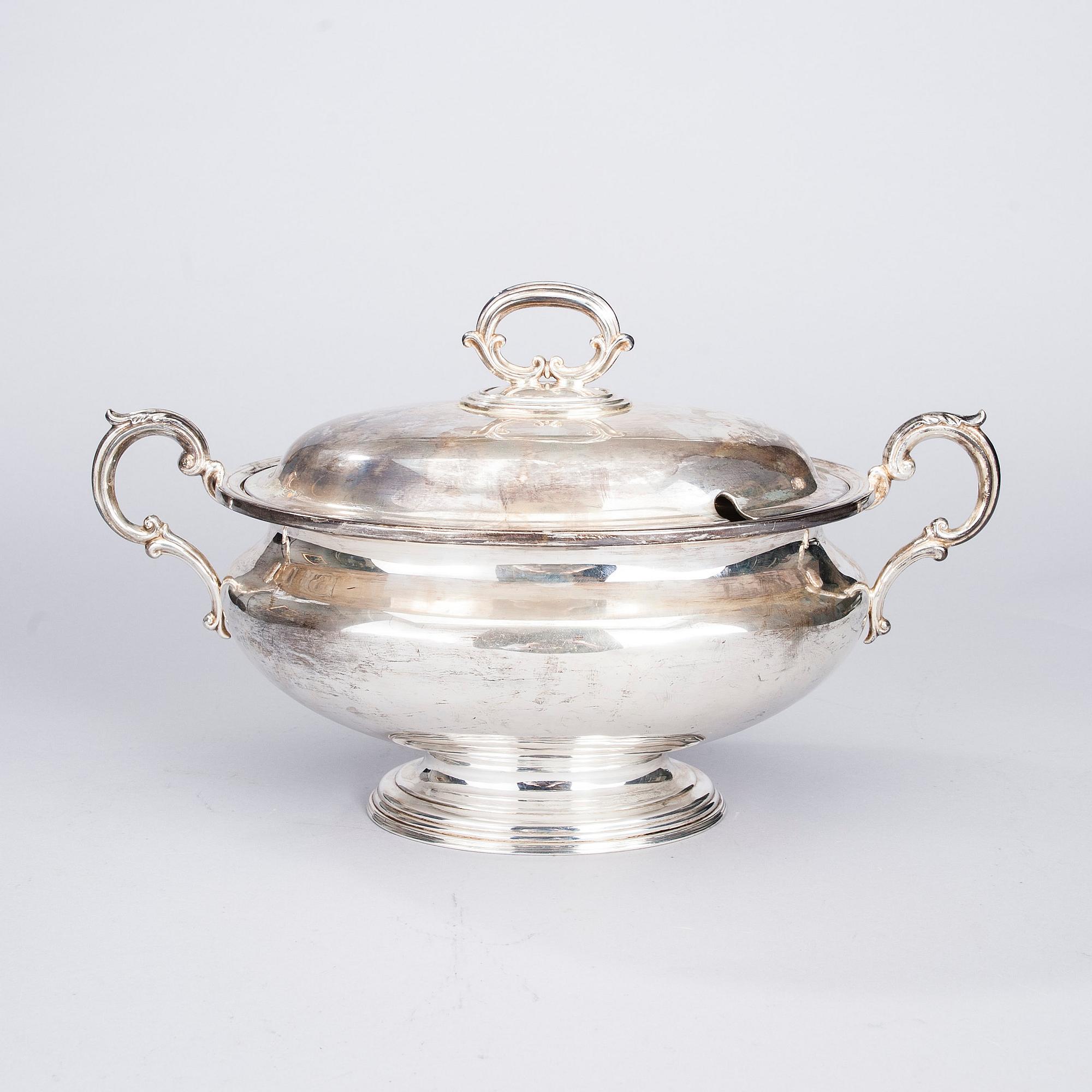 SERVERINGSKÄRL, 3 st, försilvrad mässing, bl a Elkington, Birmingham och W&S Blackinton USA, 1900 och 1900-talets mitt.