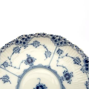 Service 32 pcs "Musselmalet" whole and half lace Royal Copenhagen Denmark 1974-1999 porcelain.