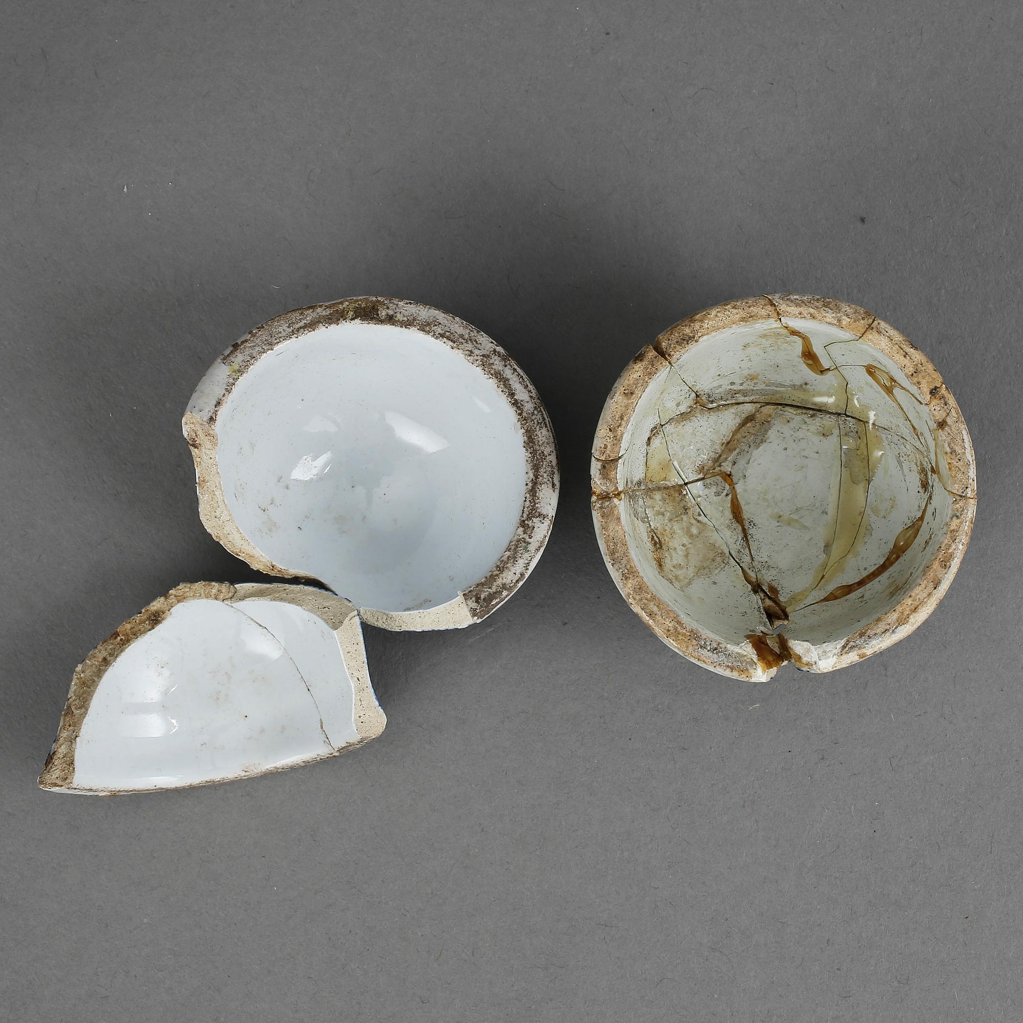 TEDOSOR, ett par, fajans, troligen Delft, 1700-tal.