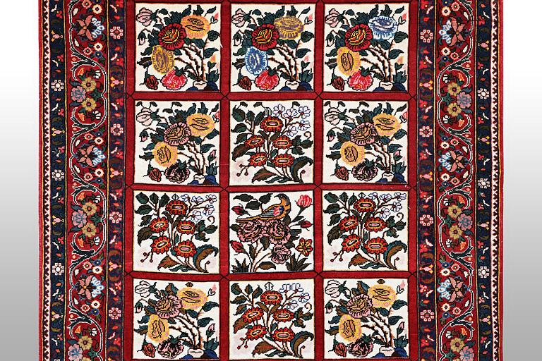 A carpet, Bakthiari, ca 190 x 140 cm.