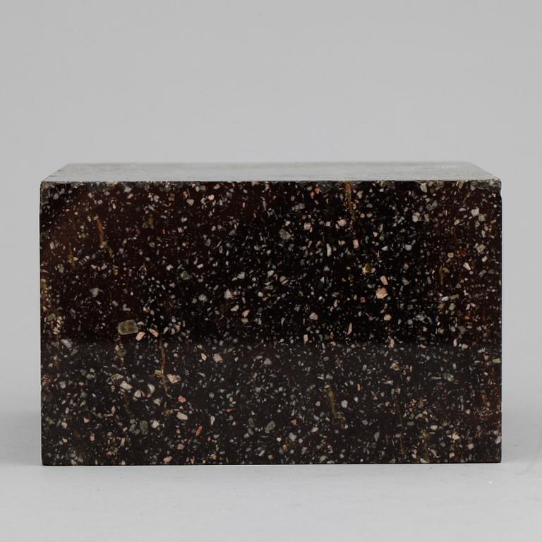 SOCKEL, porfyr, 1800-tal.