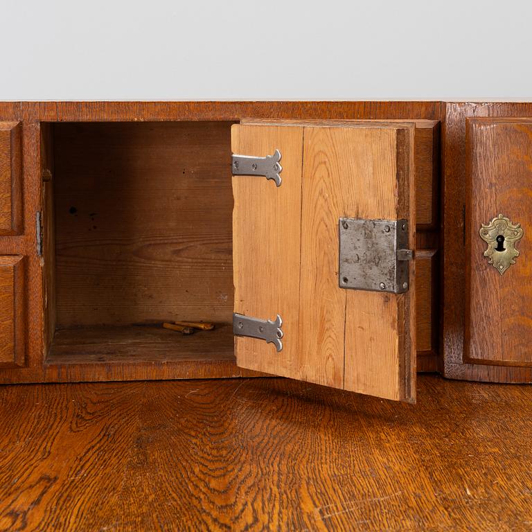 Chest of drawers, Baroque, 18th century.