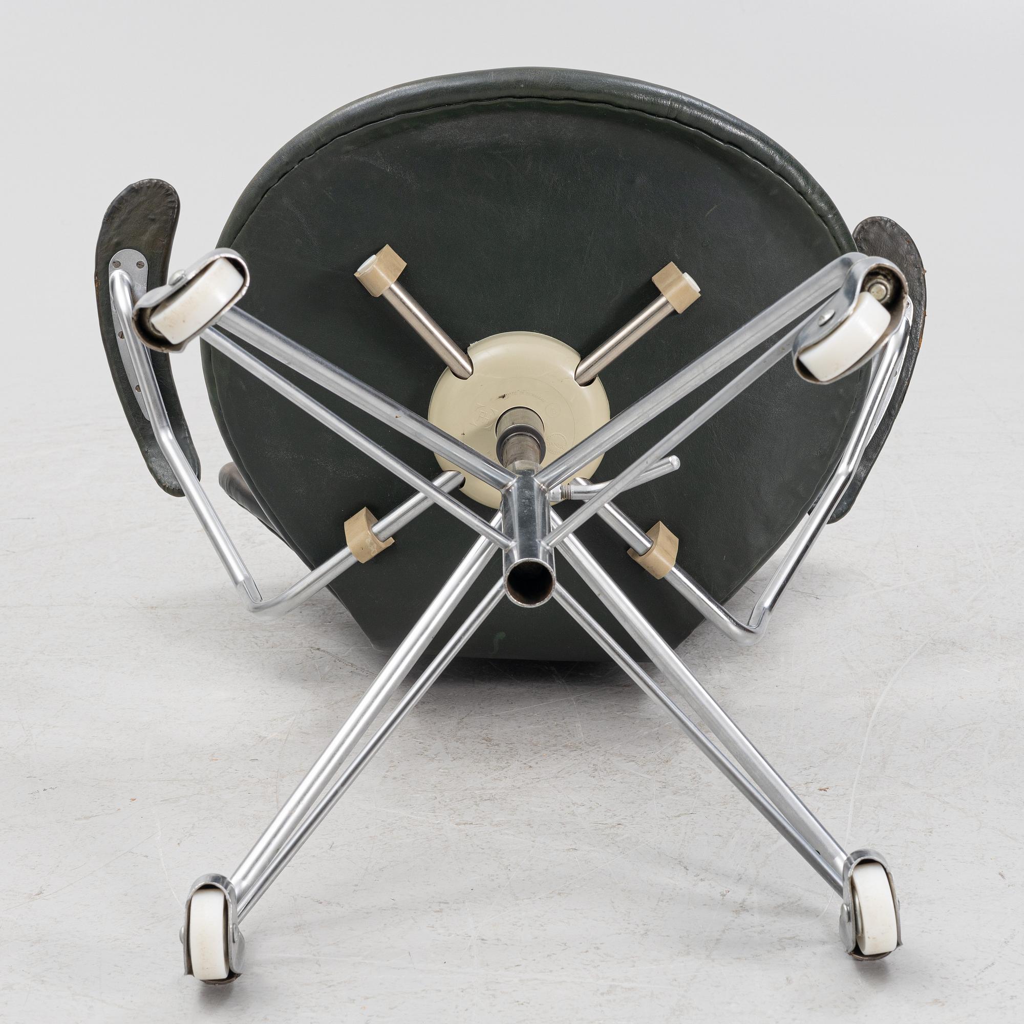 Arne Jacobsen, a 'Sjuan' swivel chair, Fritz Hansen, Denmark 1970.
