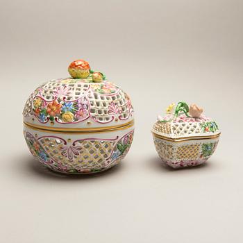A set of two Herend handpainted porcelain bowls mid 1900s.
