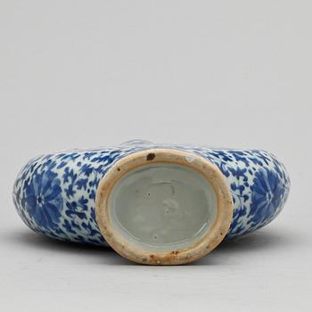 PILGRIMSFLASKA, porslin, Kina 1800-tal.
