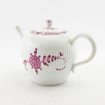 Teapot Meissen porcelain 18th century.